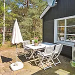Eine - 150m From The Sea By Interhome