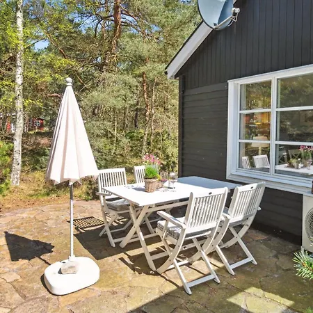 Eine - 150m From The Sea By Interhome